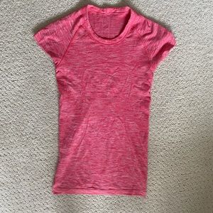 Lululemon pink tee